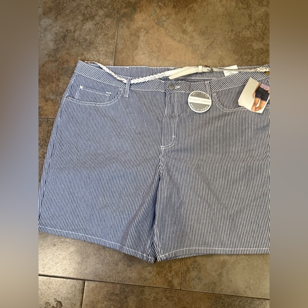 Lee Riders Blue and White Striped Women’s Sz 22 Shorts NEW with Tags